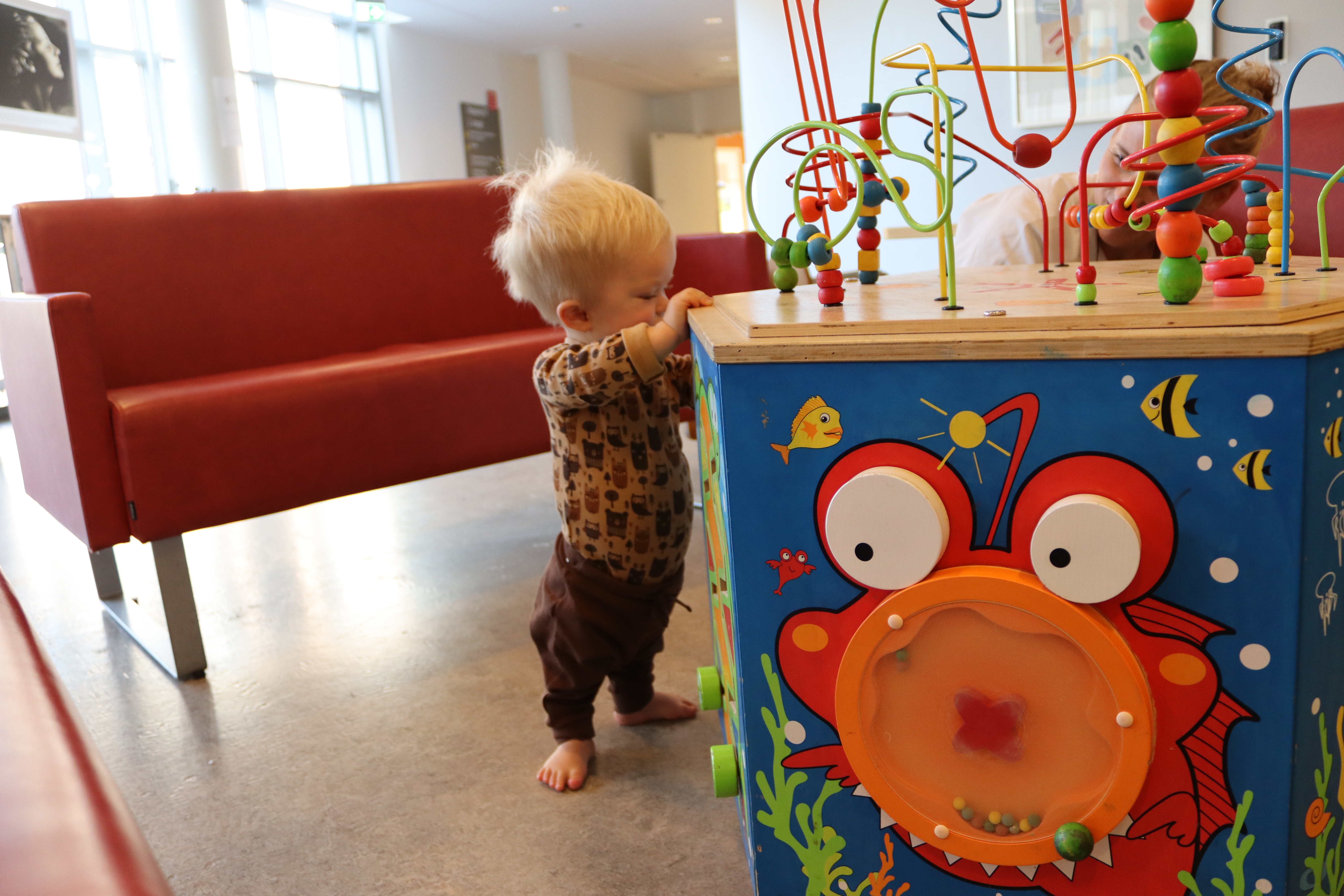 Bilde av et barn i en barnehage.