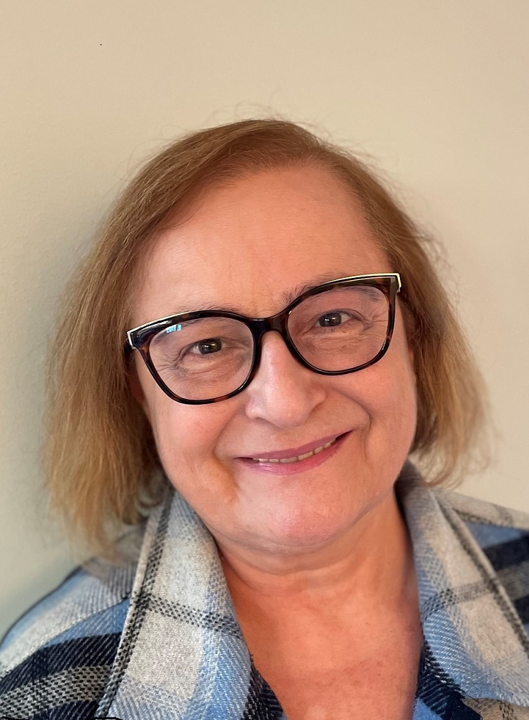 En person som bruker briller