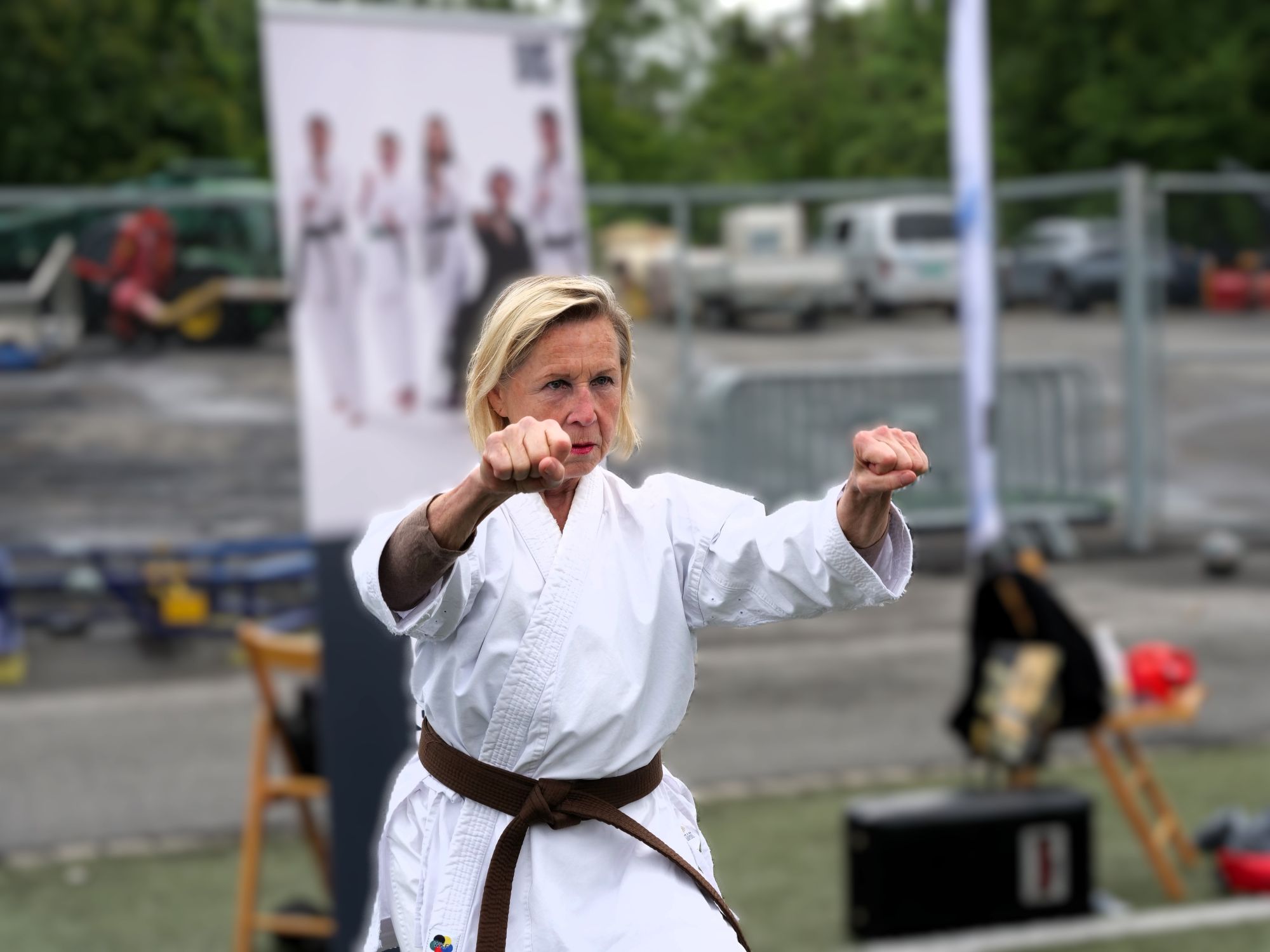 En person i karateuniform