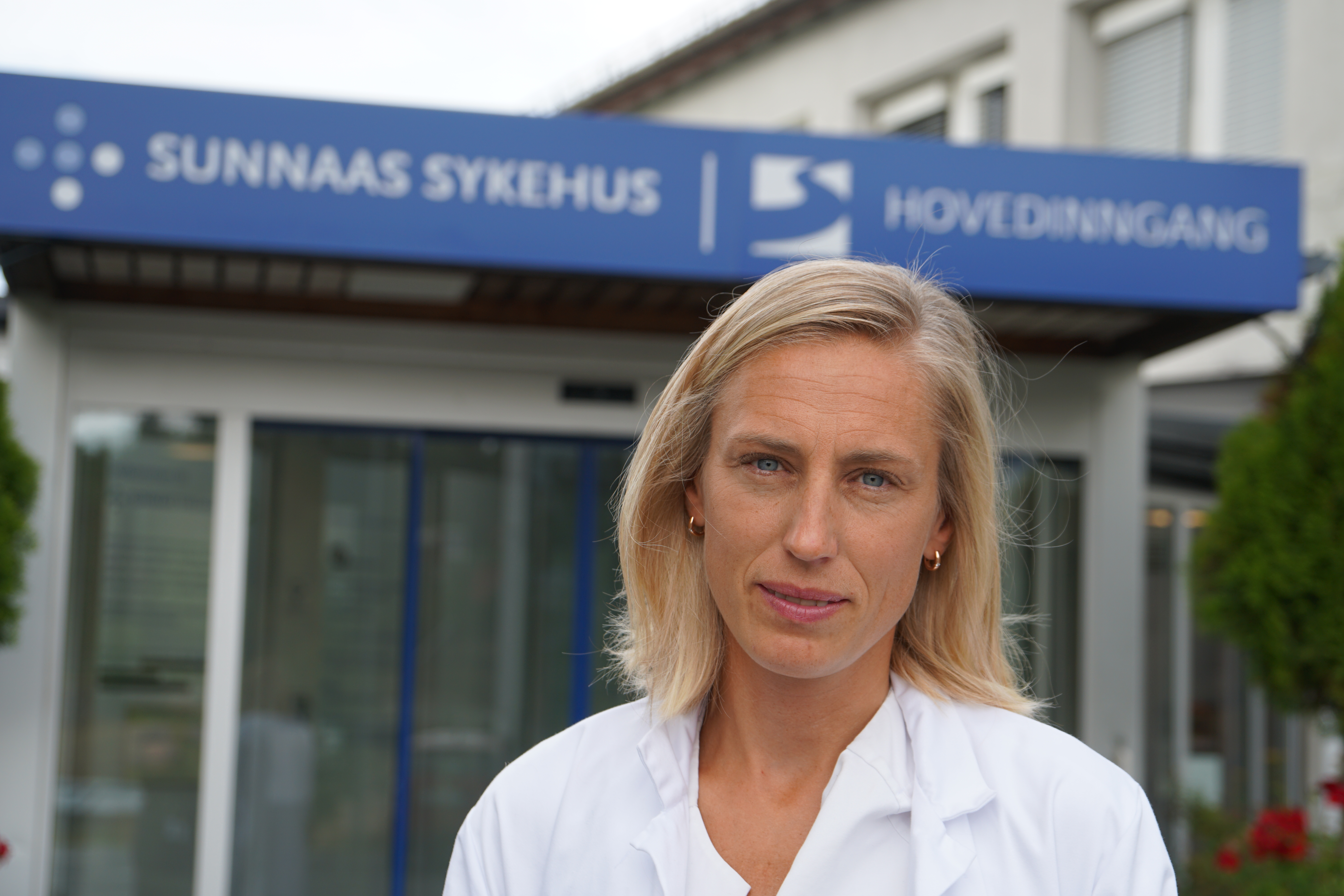 Female doctor in front of hospital entrance