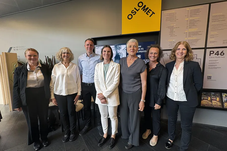 Gruppebilde av hovedveileder Minna Pikkarainen; Therese Brovold, 3. opponent (OsloMet); Andrew Stevenson, 2. opponent (Aalborg universitet); Ann Marie Hestetun Mandrup (Sunnaas sykehus); Susanne Guidetti, 1.opponent (Karolinska); Anne Catrine Trægde Martinsen, biveileder (Sunnaas sykehus) og Karin Hasselberg, disputasleder (OsloMet).
