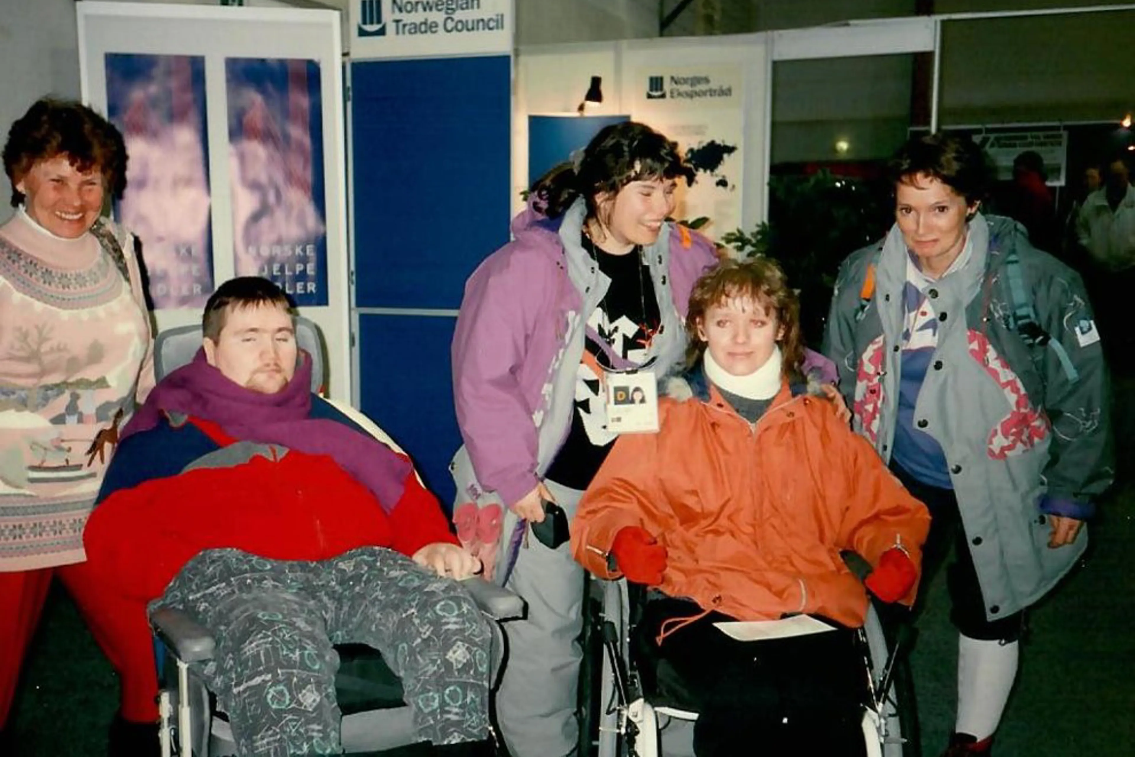 En gruppe personer i et rom