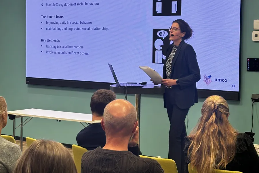Marjon Westerhof-Evers som holder en presentasjon