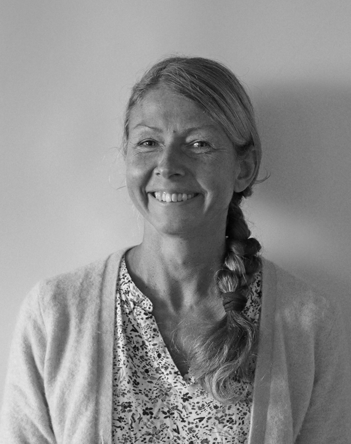 En person som smiler til kameraet