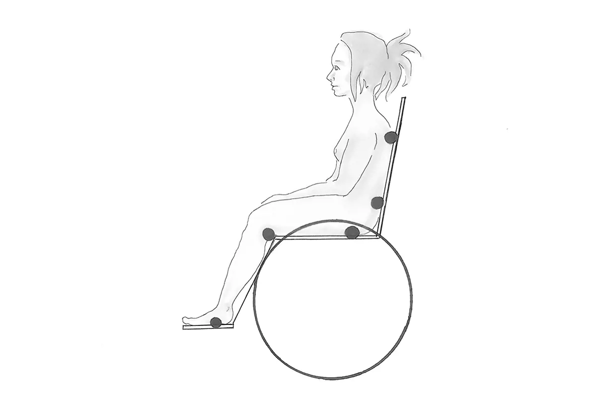 Illustrasjon: person i rullestol der det indikeres utsatte steder for trykk