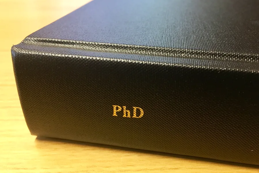Bok med tittel PhD