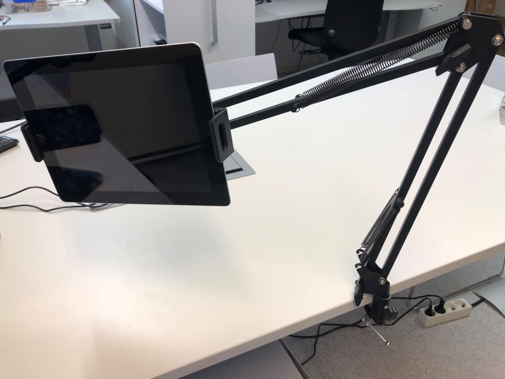 Deltaco C-clamp mount