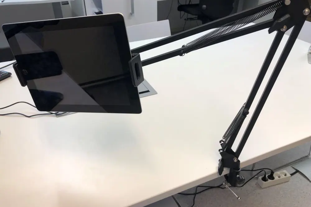 Deltaco C-clamp mount