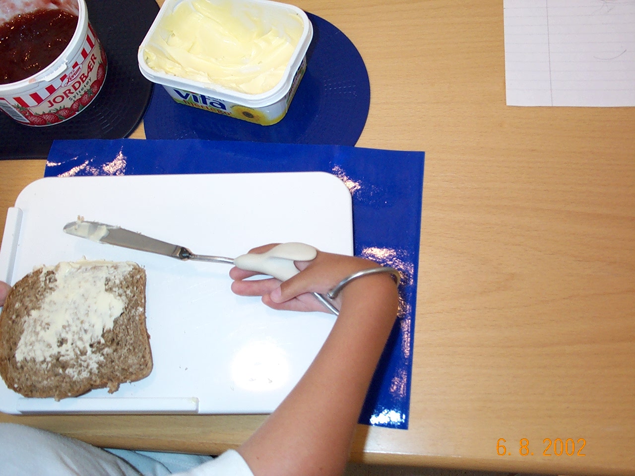 Bilde av sklisikkert underlag og spesialtilpasset kniv