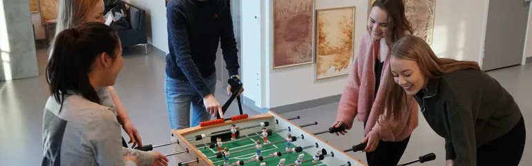 Ungdomsrådet spiller fussball