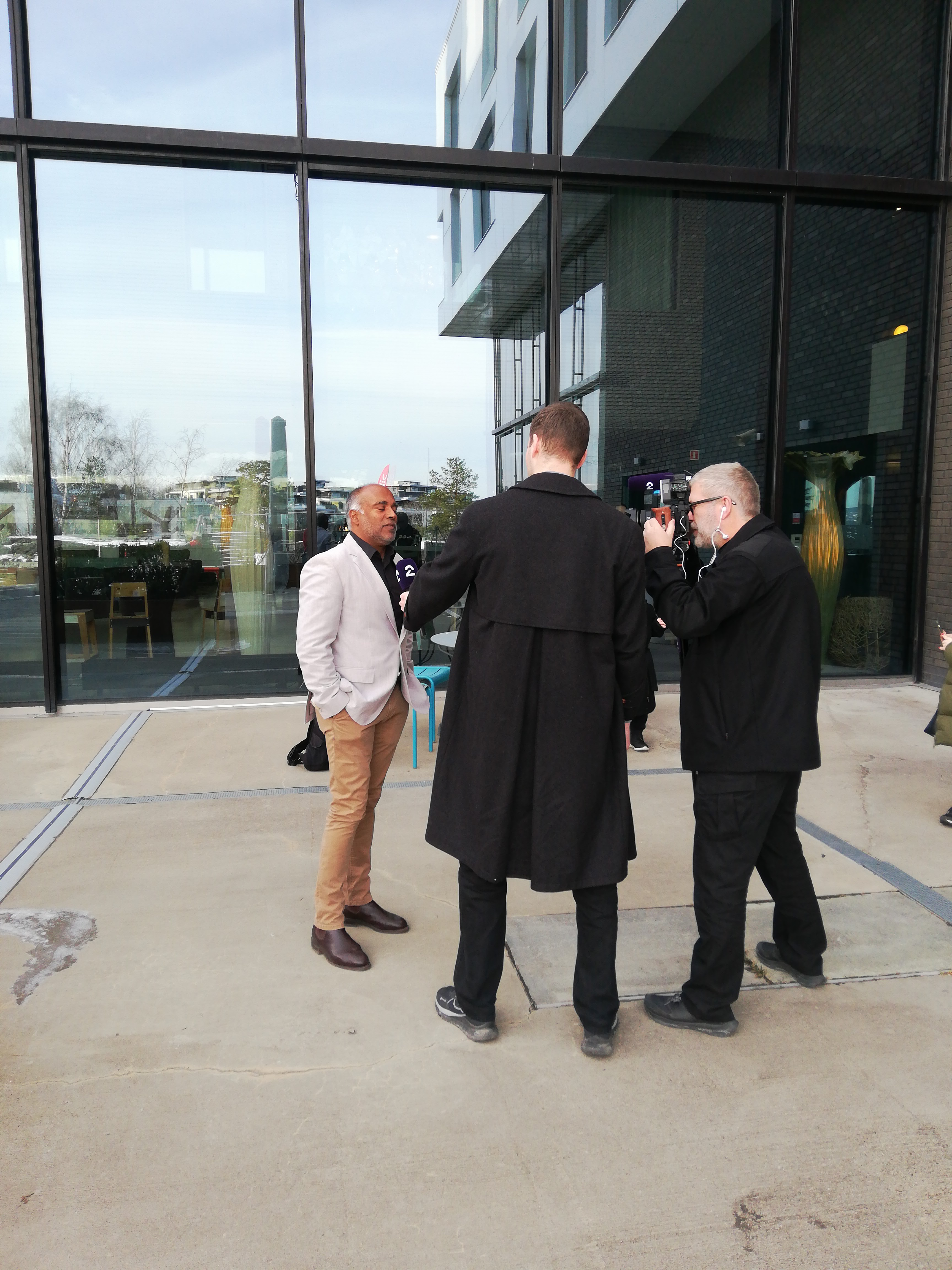 Picture of Ravi Saviarayan beeing interviewed