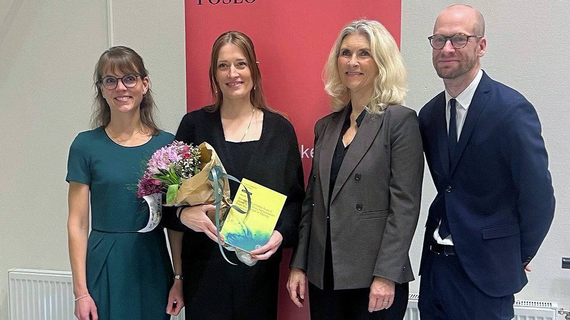 Gruppebilde av opponenter og ph.d-kandidat Hanne Bjørg Slettahjell