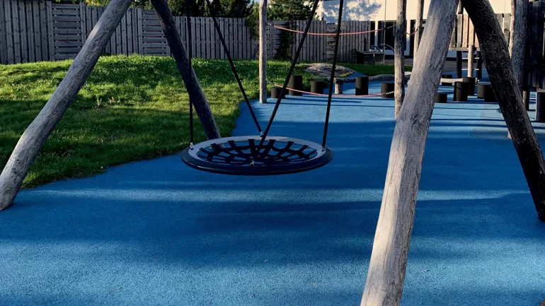 En huske på lekeplass