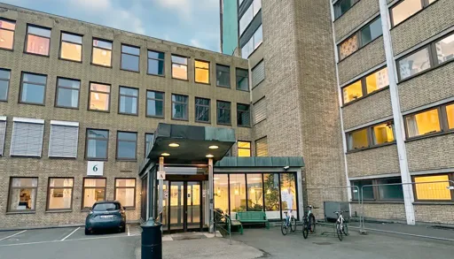 Hovedingangen til Aker sykehus